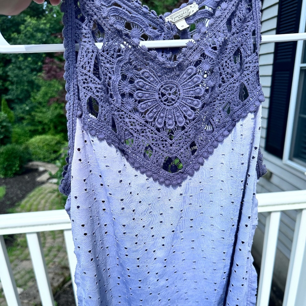 Gimmicks by BKE M Lacey Holley top back splits showing vivid pattern in the back